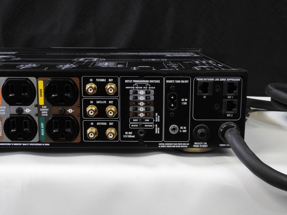 Monster Power HTS 5100 MKII Power Center - 9