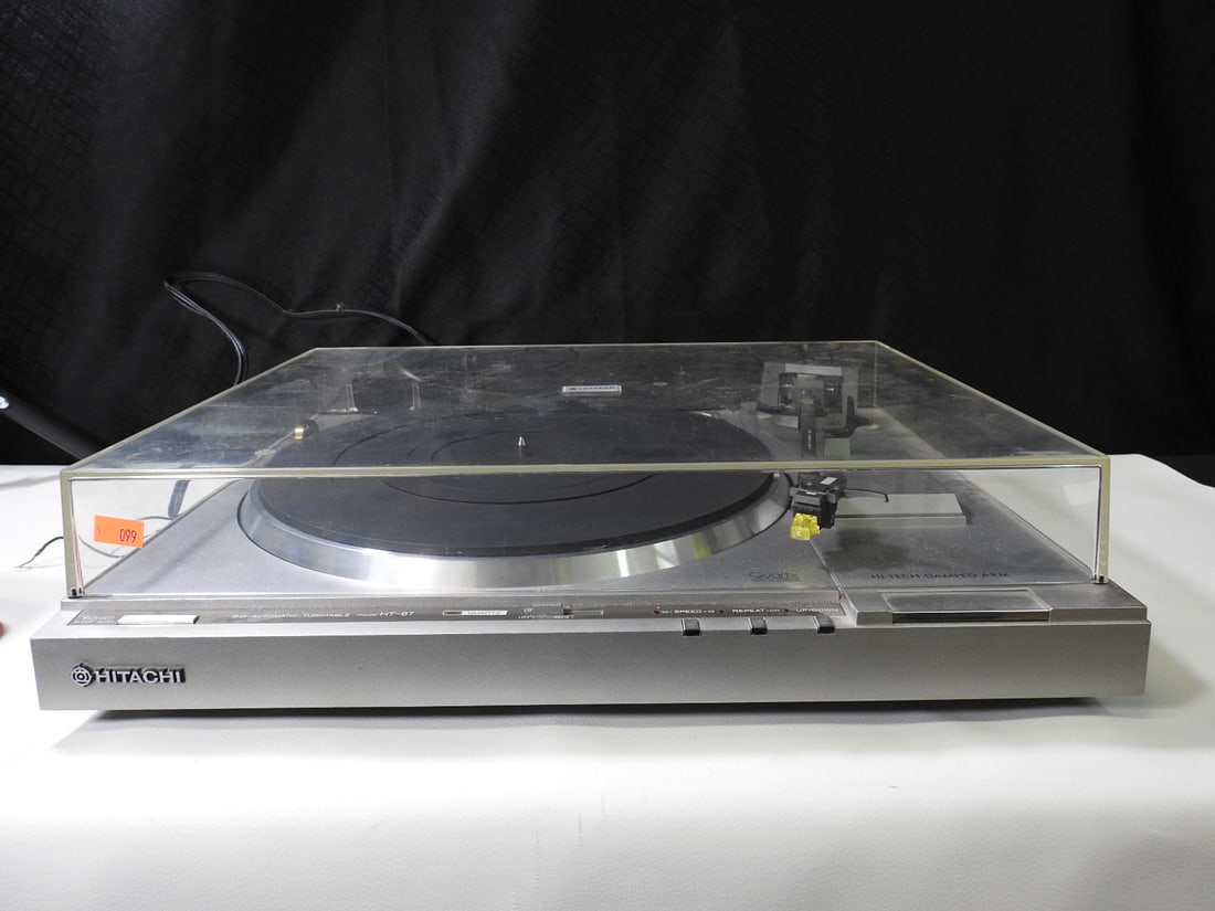 Hitachi HT-67 Turntable (1 of 11)
