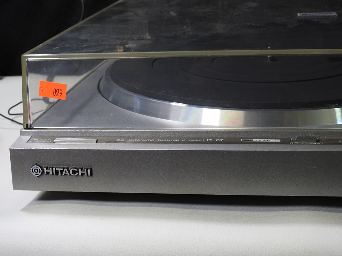 Hitachi HT-67 Turntable - 2