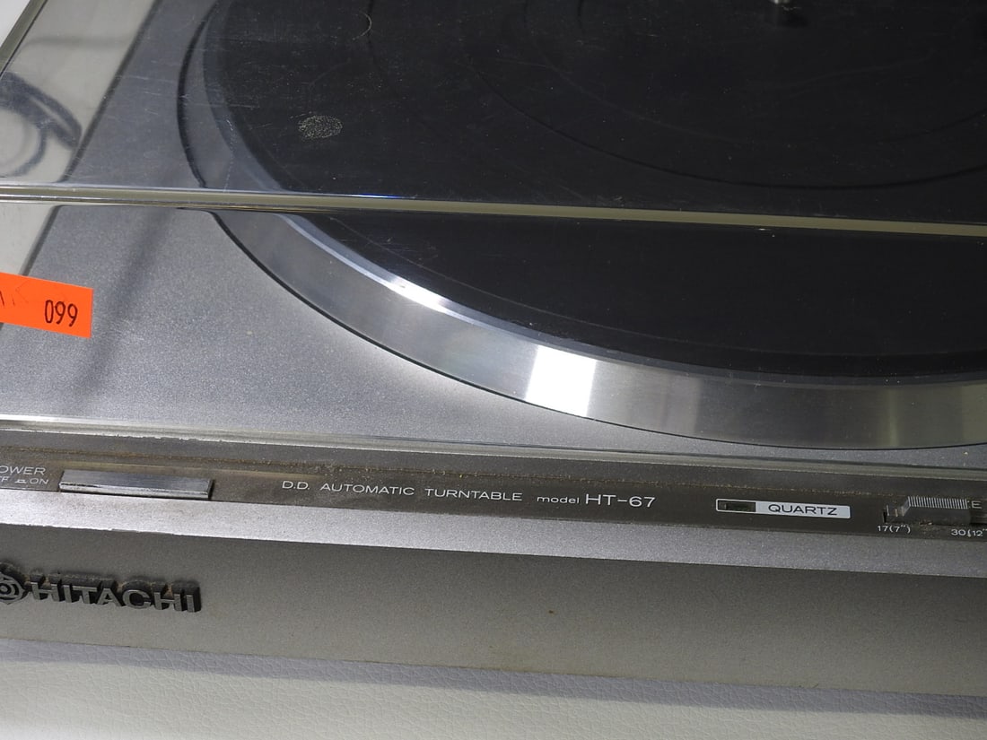 Hitachi HT-67 Turntable - 3