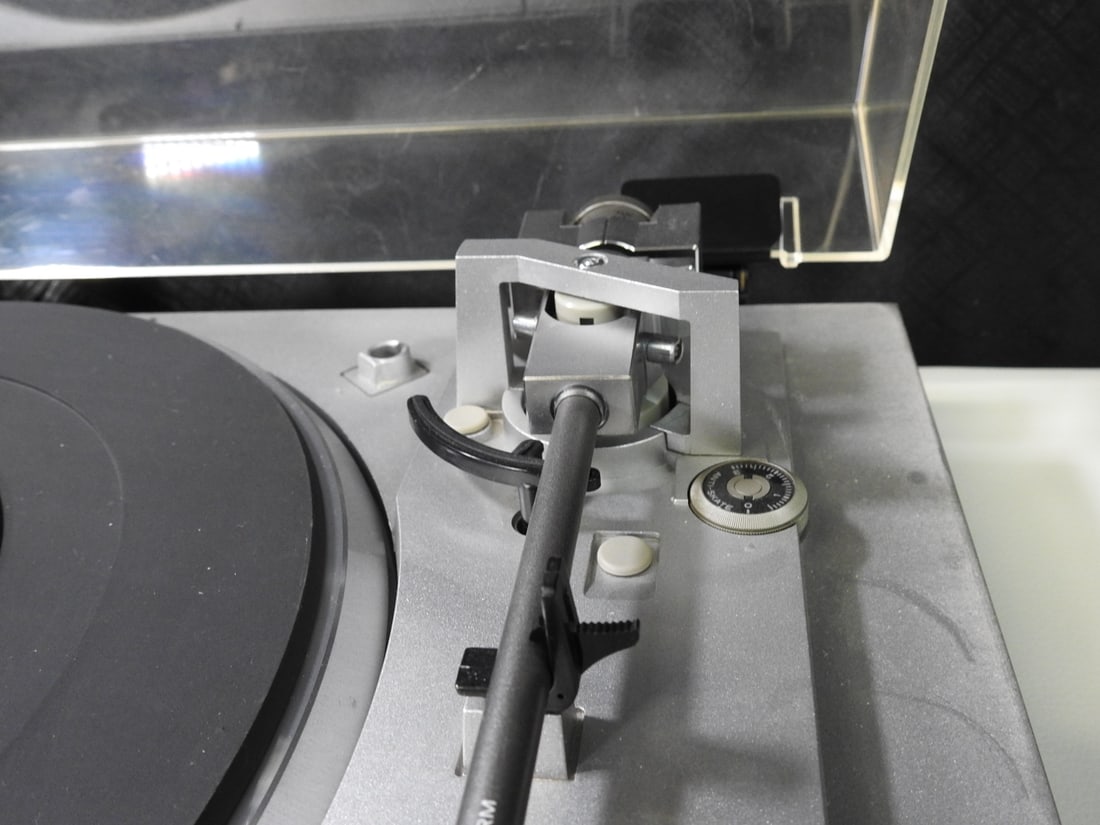 Hitachi HT-67 Turntable - 7