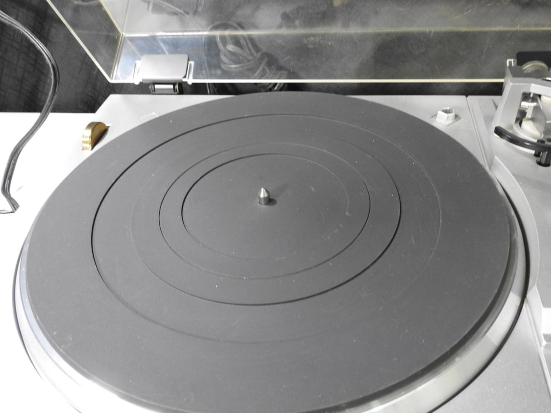 Hitachi HT-67 Turntable - 8