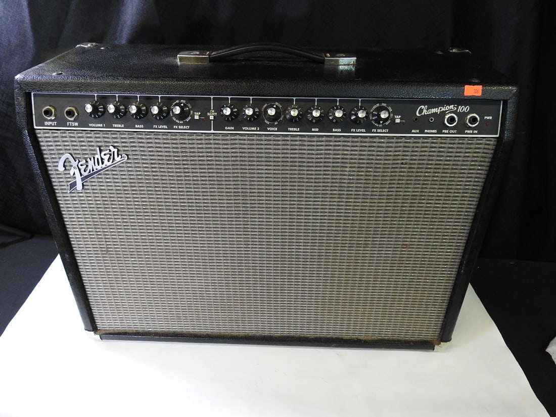 Fender Champion 100 Guitar Amplifier with Footswitch (1 of 11)