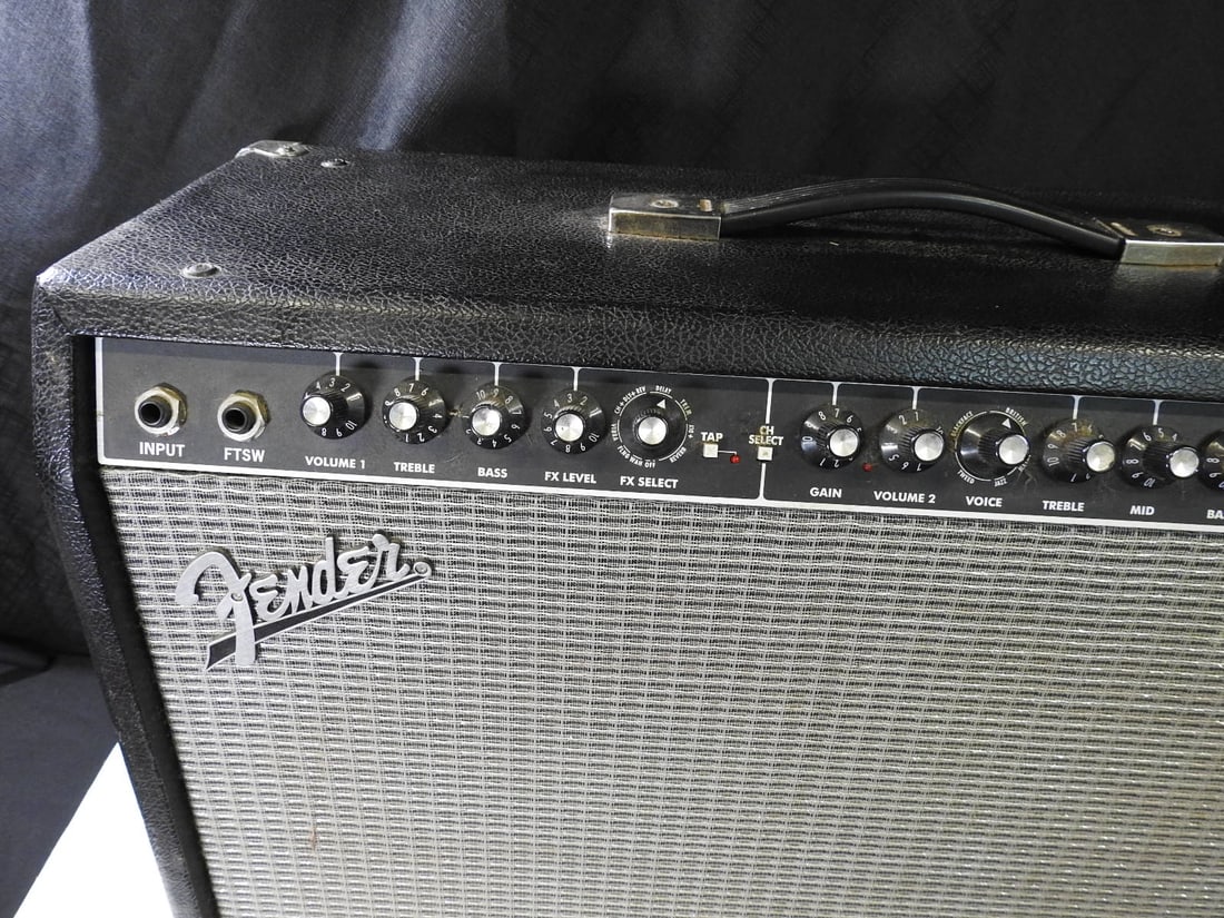Fender Champion 100 Guitar Amplifier with Footswitch - 2
