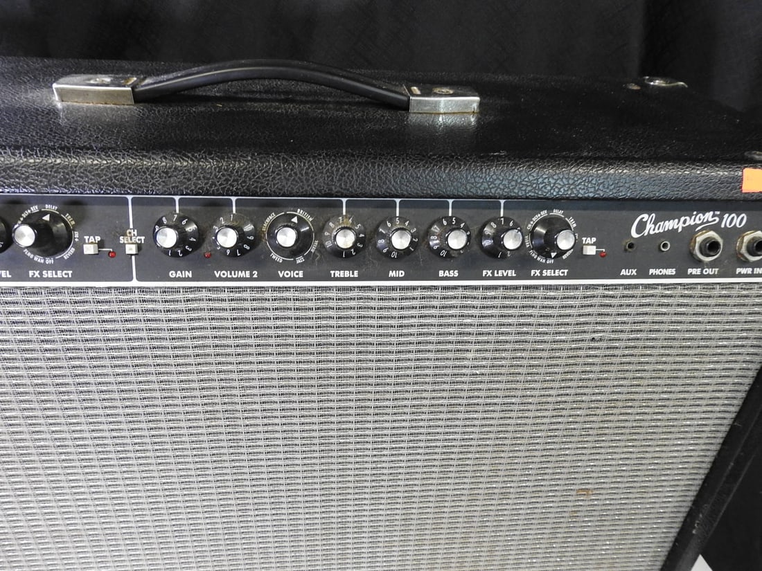 Fender Champion 100 Guitar Amplifier with Footswitch - 3
