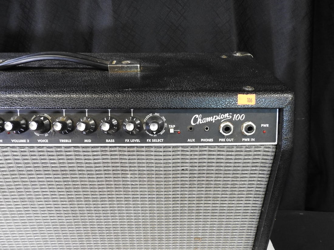 Fender Champion 100 Guitar Amplifier with Footswitch - 4