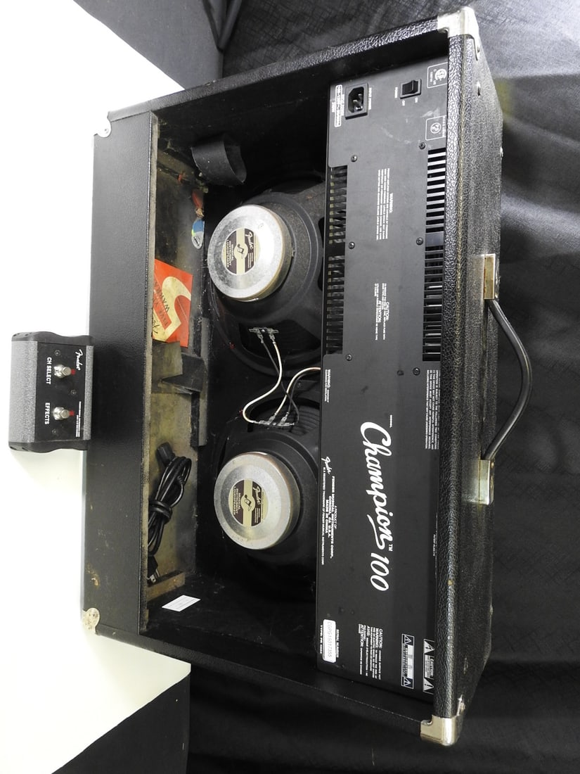 Fender Champion 100 Guitar Amplifier with Footswitch - 5