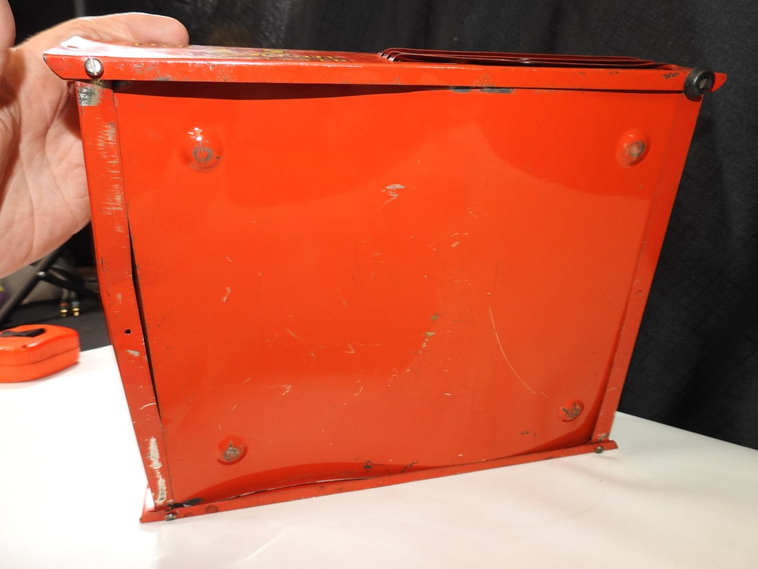1951 Peter Pan Tin Litho Childs Record Player - 10