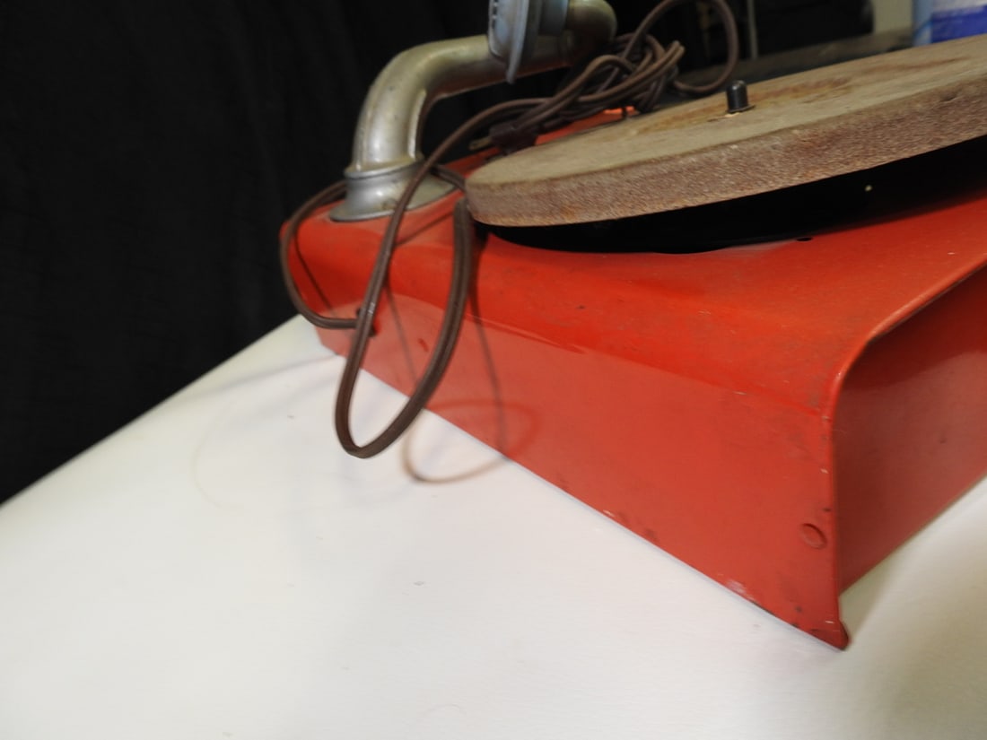 1951 Peter Pan Tin Litho Childs Record Player - 9