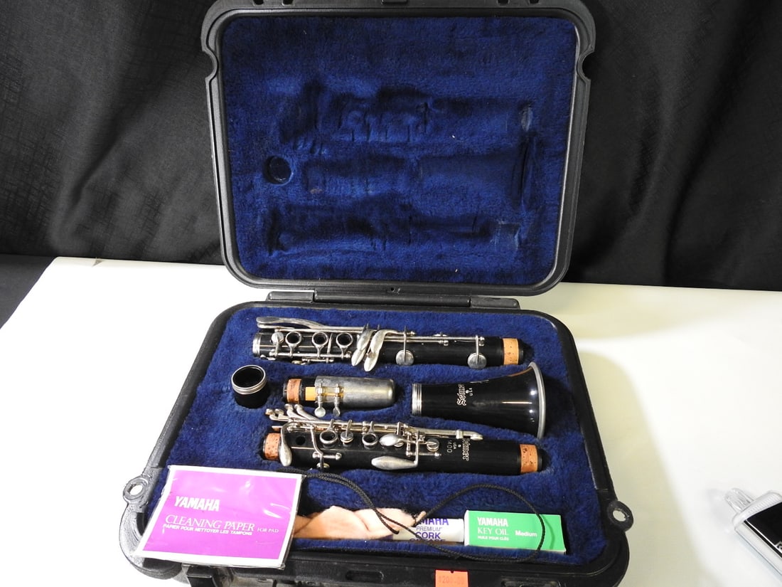 Selmer 1400 Clarinet with Case: Selmer 1400 clarinet with case and accessories as shown. Keys appear to move. Approx. 4 H x 15 W x 12 D in.