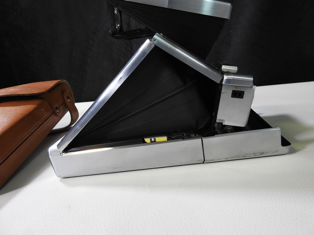 Polaroid SX-70 Instant Land Camera with Leather Case - 9