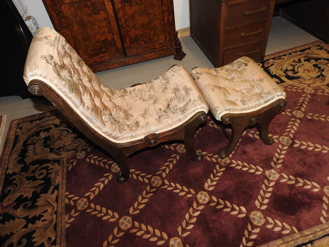 Victorian Mahogany Recamier Chaise Lounge and Matching Ottoman - 2