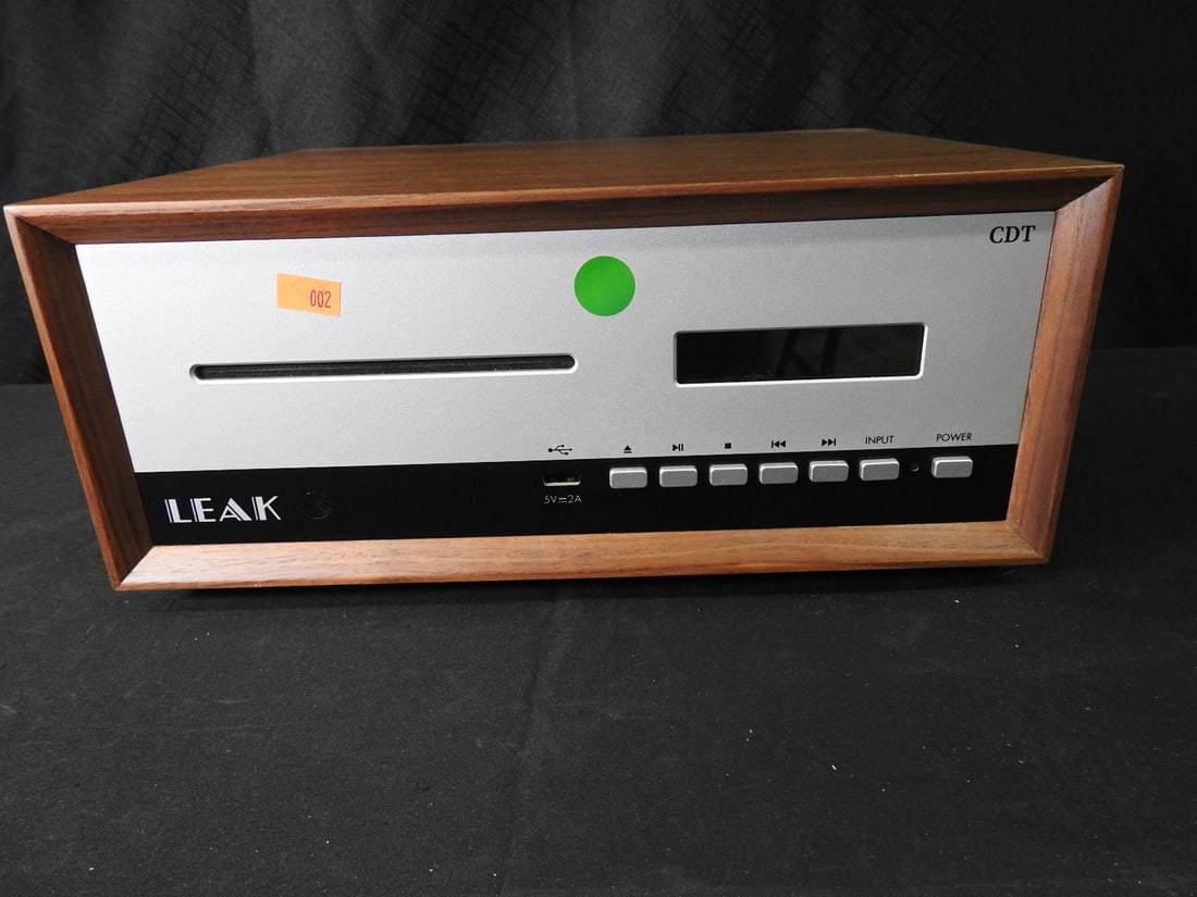 Leak CDT CD Transport in Walnut Finish (1 of 8)