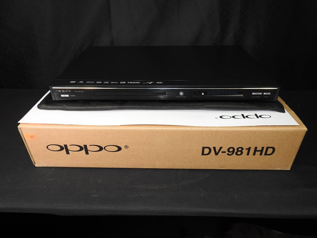 OPPO DV-981HD DVD/SACD Player New in Box: OPPO DV-981HD DVD/SACD player in original box. Appears new/open box; opened for photos only. Not tested. Approx. 4 H x 19.5 W x 14 D in.