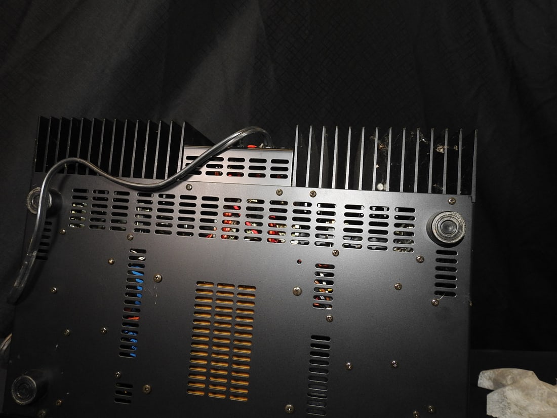Adcom GFA-555 II Power Amplifier - 11