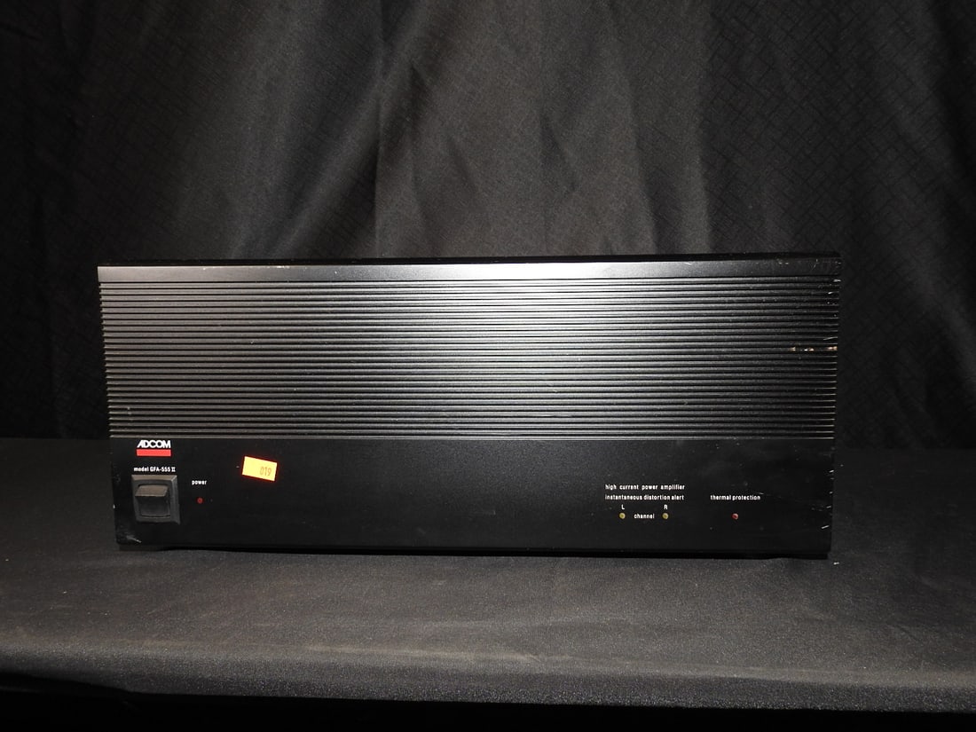 Adcom GFA-555 II Power Amplifier (1 of 11)