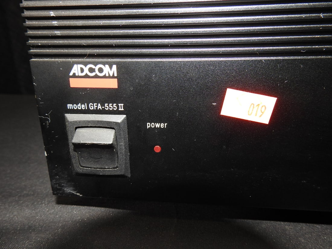 Adcom GFA-555 II Power Amplifier - 2