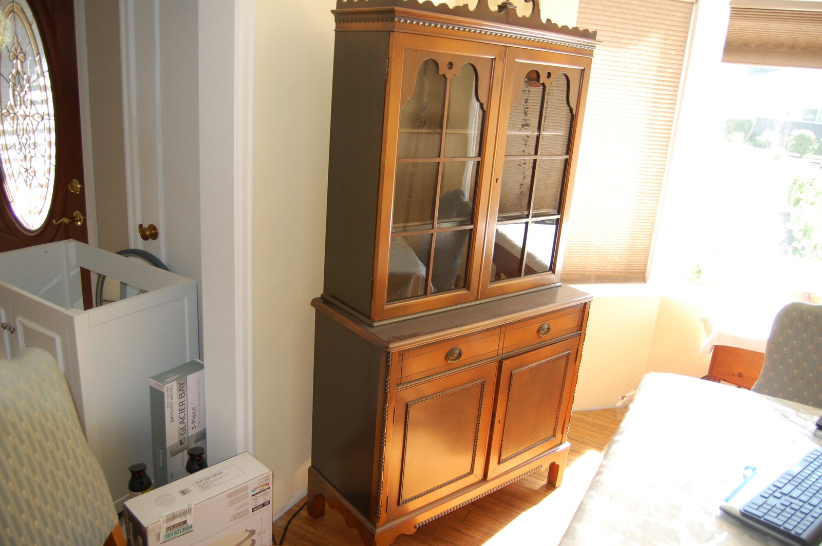 Vintage China Hutch / Display Cabinet - 3