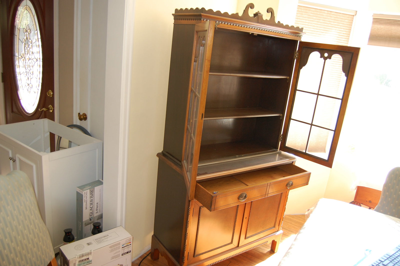 Vintage China Hutch / Display Cabinet - 4
