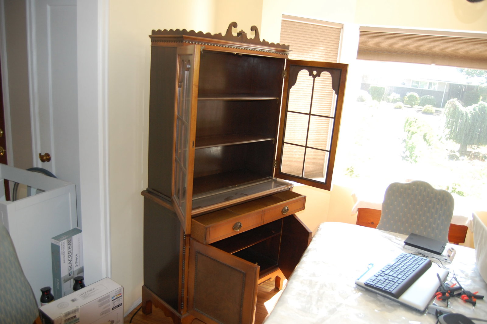 Vintage China Hutch / Display Cabinet - 5