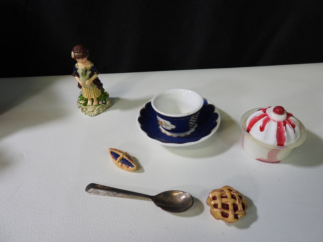 Lot of Miniature Doll Tea and Kitchen Accessories (1 of 6)