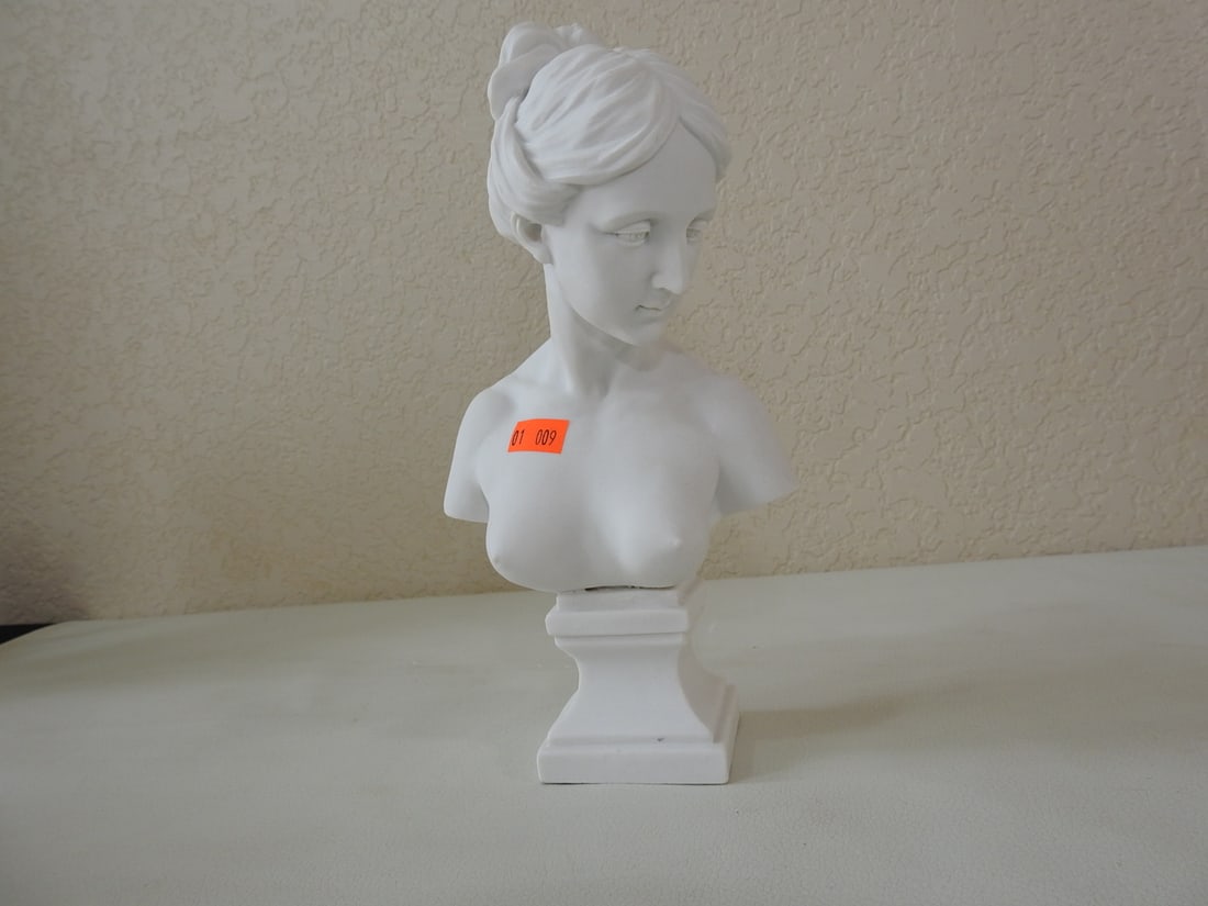 Classical Venus de Milo Bust Statue: Top Land Trading Myths and Legends line classical statue depicting Venus de Milo. Approx. 8.75 x 5 x 3.5 in.