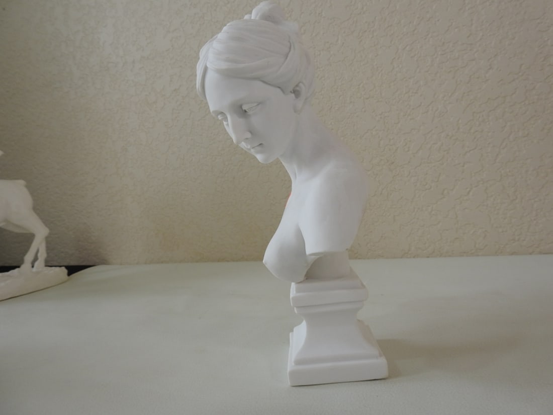 Classical Venus de Milo Bust Statue - 2