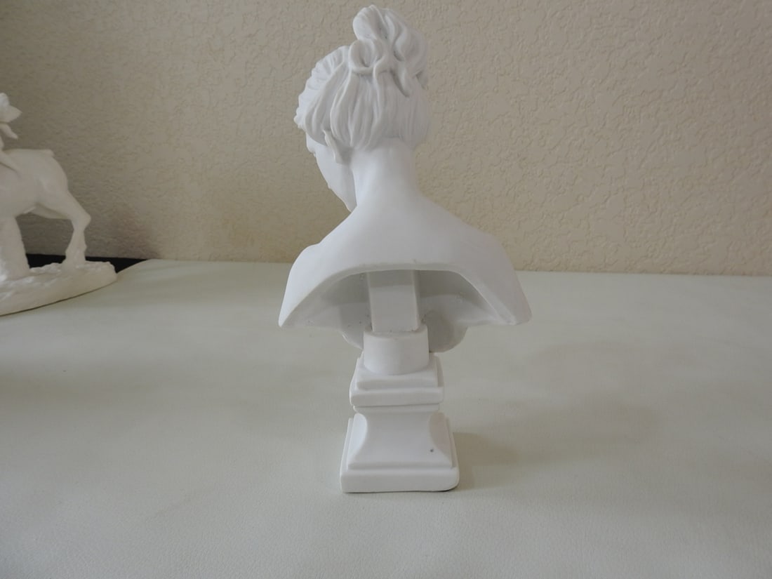 Classical Venus de Milo Bust Statue - 3