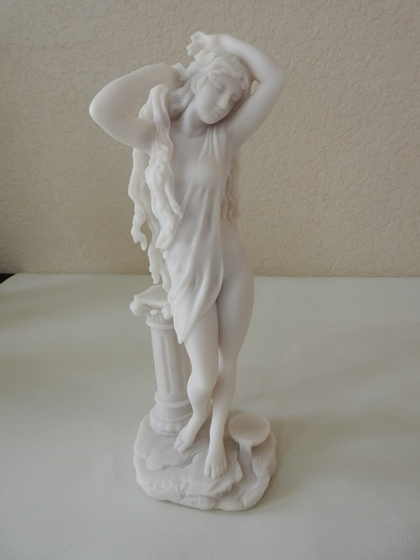 Design Toscano Aphrodite Greek Goddess Statue: Top Land Trading Myths and Legends / Design Toscano classical statue depicting Aphrodite, Greek goddess of love. Approx. 11 x 4.25 x 4 in.