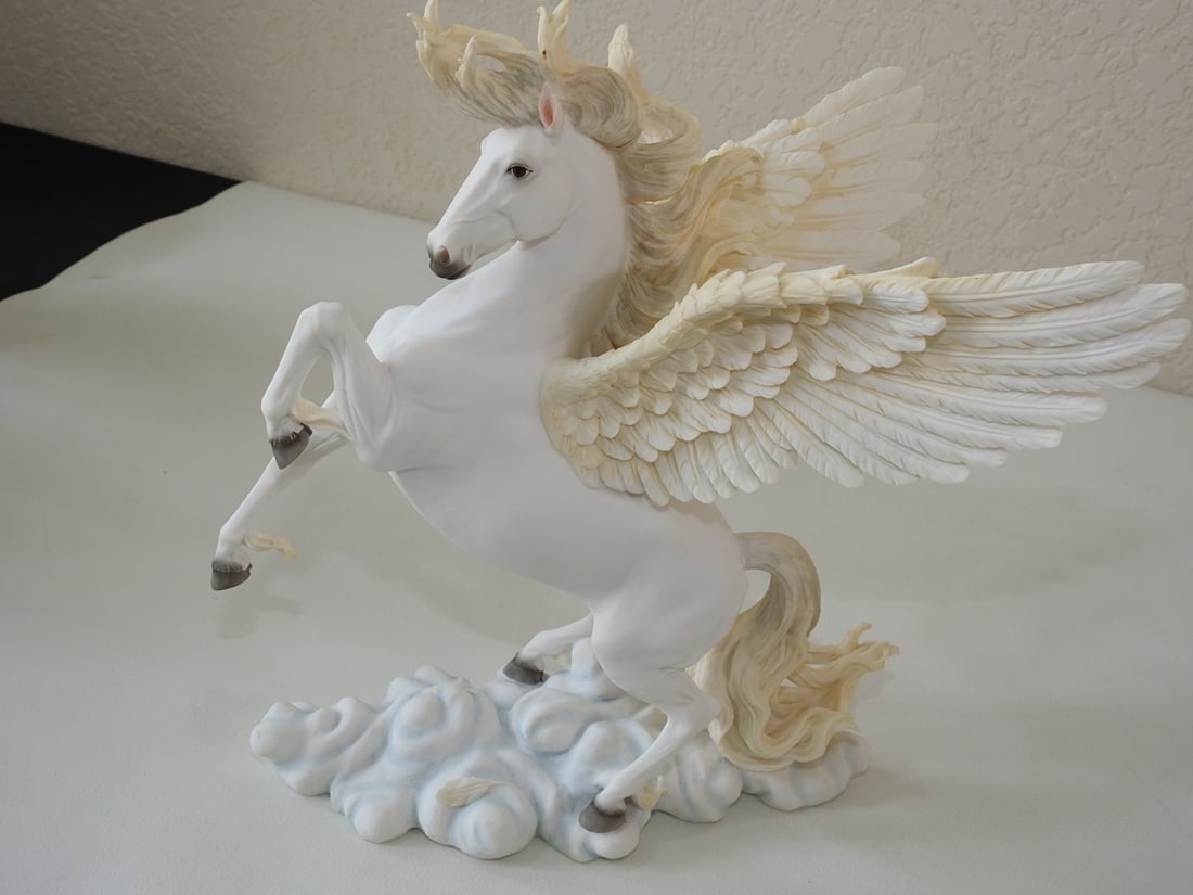 Classical Pegasus Statue - 4