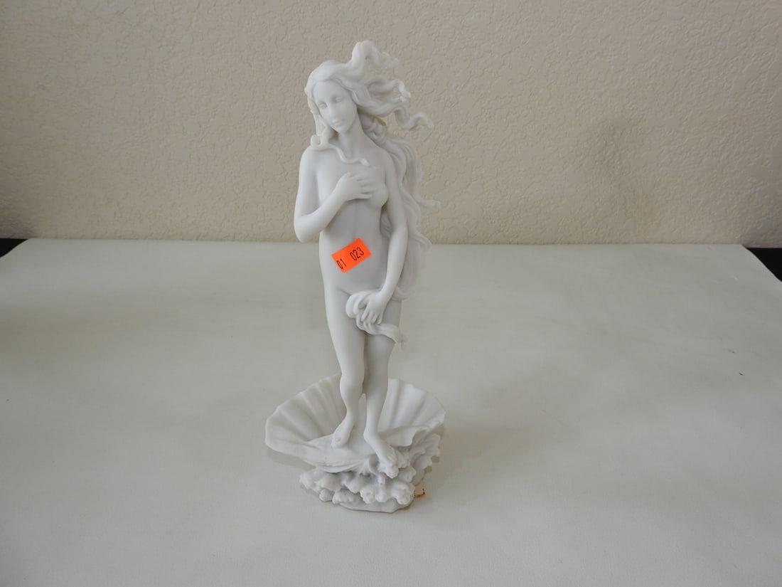 Classical Birth of Venus / Venus de Milo Statue: Top Land Trading Myths and Legends line classical statue depicting the Birth of Venus / Venus de Milo theme. Approx. 11 x 5 x 4 in.