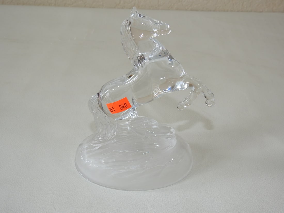 Cristal D'Arques-Durand Lead Crystal Unicorn Figurine: Cristal D'Arques-Durand lead crystal unicorn figurine with lightly frosted base/bottom. Approx. 6.25 x 5.25 x 3 in.