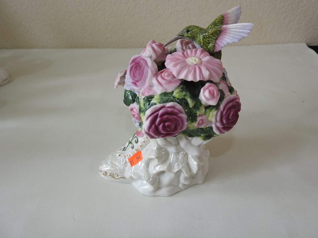 Carlton Cards Musical Floral Boot with Hummingbird Music Box: Vintage Carlton Cards musical floral boot with hummingbird music box, plays Memory. Approx. 7 x 6 x 4 in.