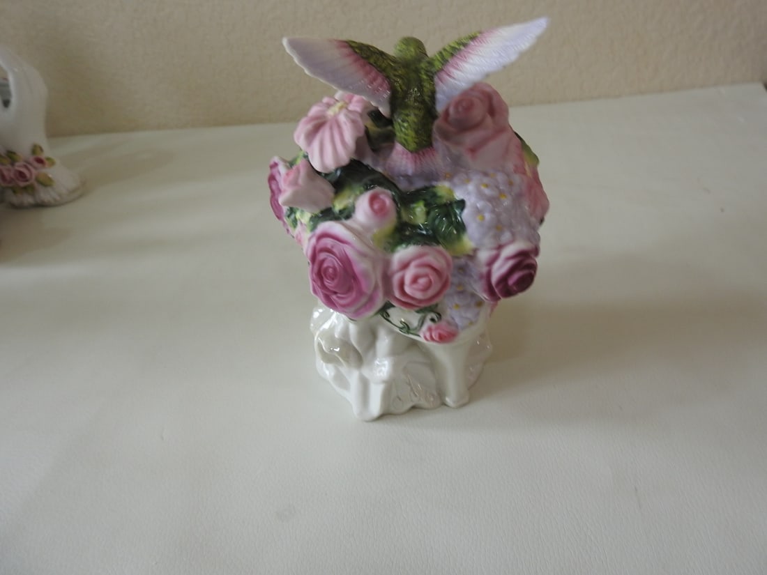 Carlton Cards Musical Floral Boot with Hummingbird Music Box - 2