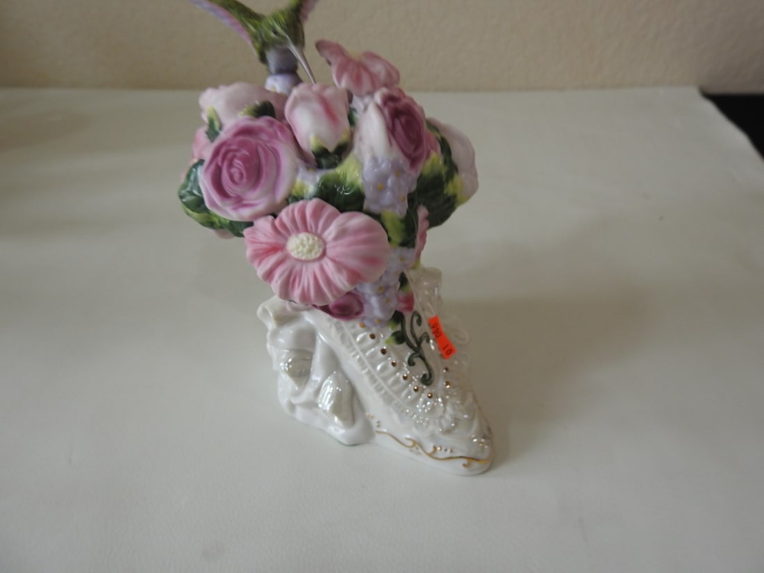 Carlton Cards Musical Floral Boot with Hummingbird Music Box - 4