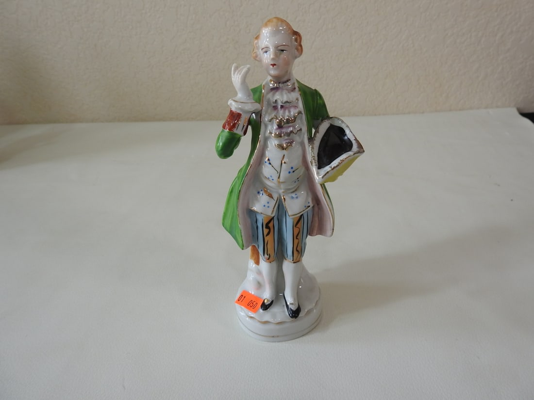 Vintage Made in Japan Colonial Gentleman Porcelain Figurine: Vintage porcelain Colonial or Victorian gentleman figurine, mid-century Made in Japan style. Approx. 8 x 3.25 x 2.25 in.