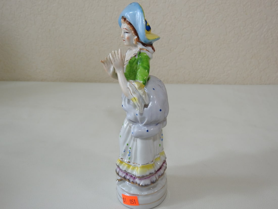 Vintage Made in Japan Colonial Lady Porcelain Figurine - 2
