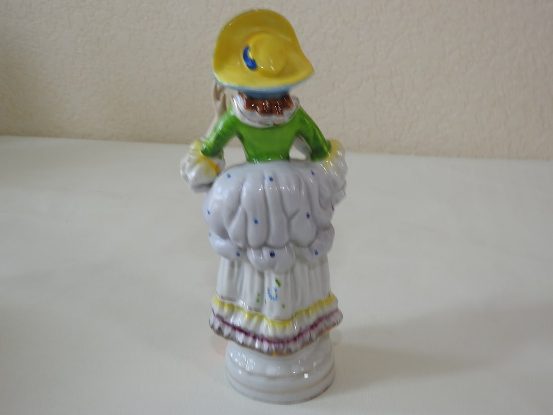 Vintage Made in Japan Colonial Lady Porcelain Figurine - 3