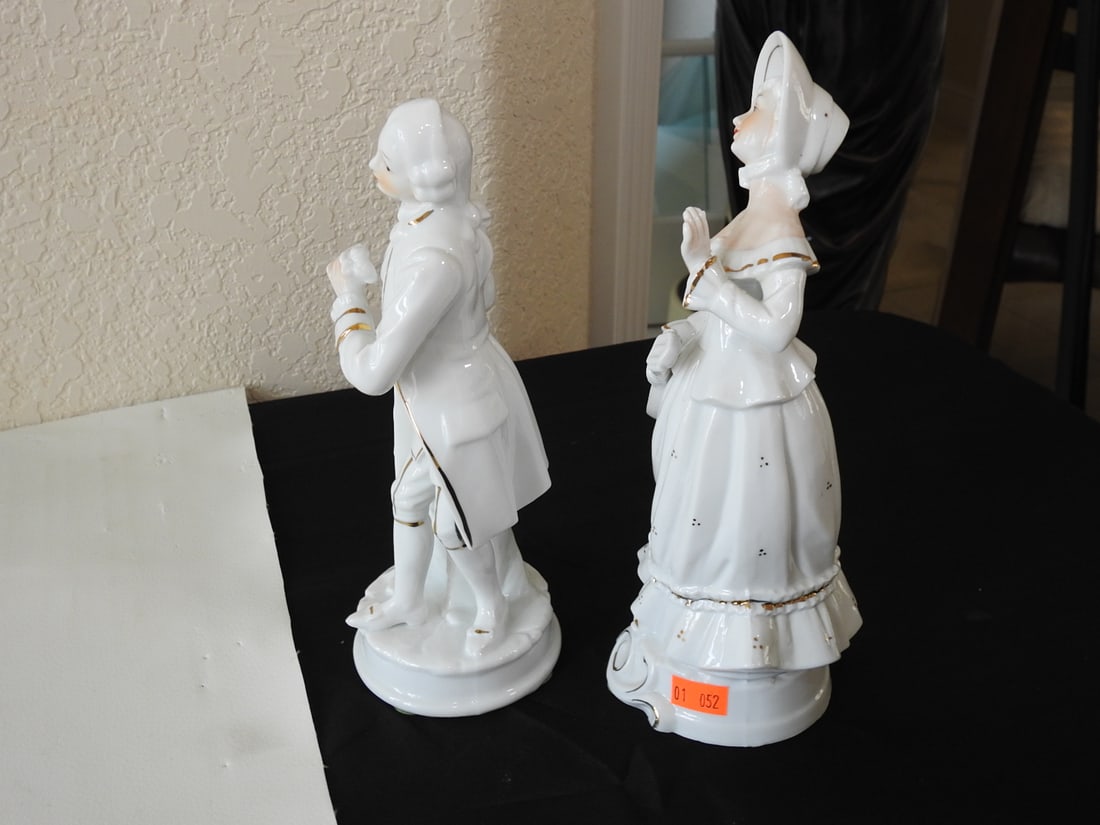 Vintage Made in Japan Colonial Couple Porcelain Figurines - 2