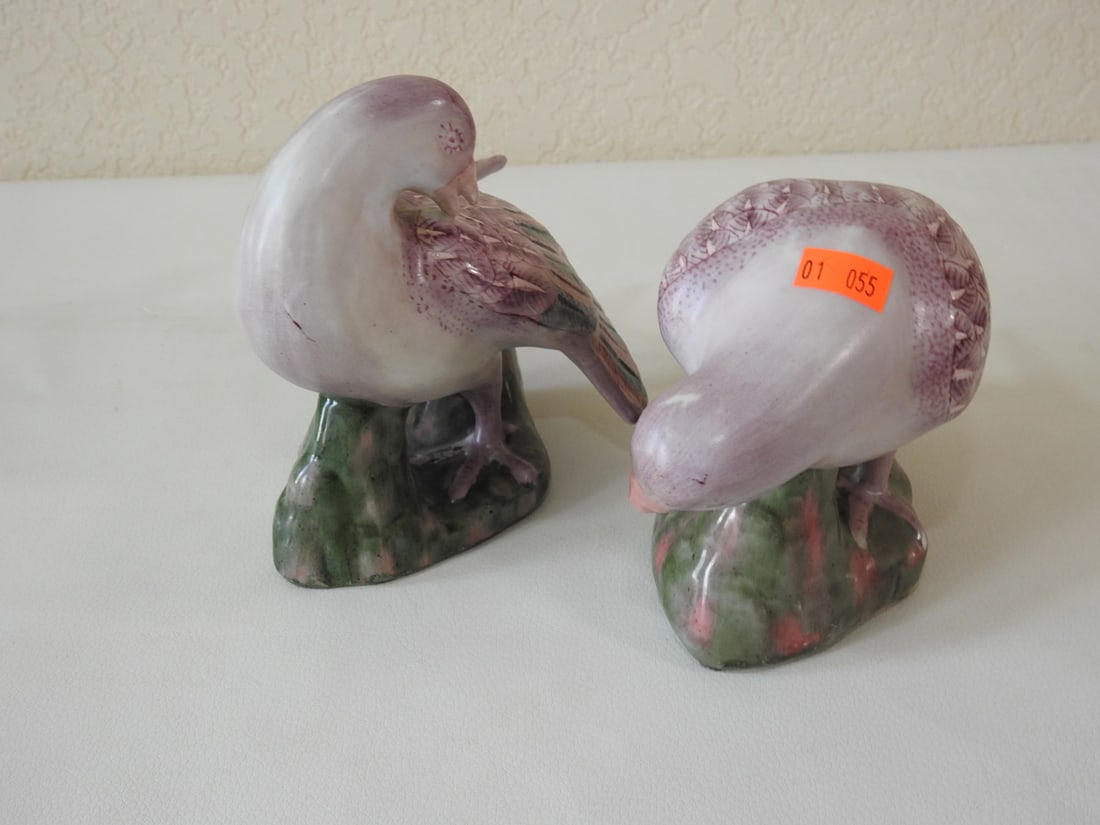 Toyo Trading Porcelain Dove Figures Set: Vintage porcelain dove figures set by Toyo Trading Company. Measured as a set. Approx. 6 x 9 x 9 in.