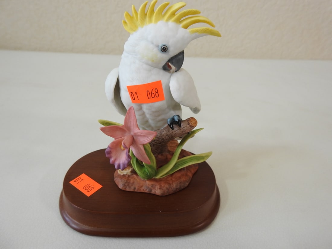 Lenox Fine Porcelain Yellow-Crested Cockatoo Figurine: Vintage Lenox fine porcelain cockatoo bird figurine with yellow crest, flowers, and wood display base. Approx. 5.25 x 4.5 x 3 in.