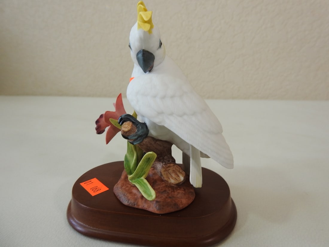 Lenox Fine Porcelain Yellow-Crested Cockatoo Figurine - 2