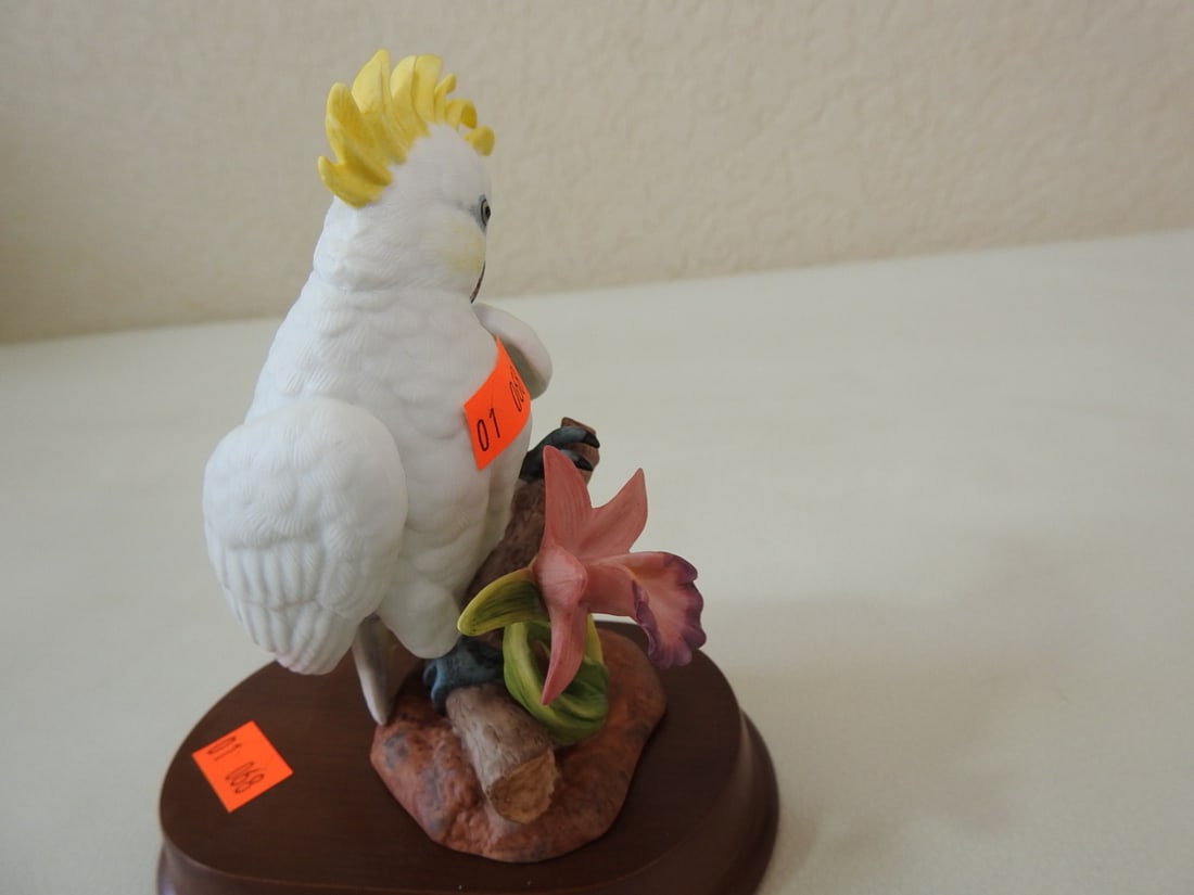 Lenox Fine Porcelain Yellow-Crested Cockatoo Figurine - 4
