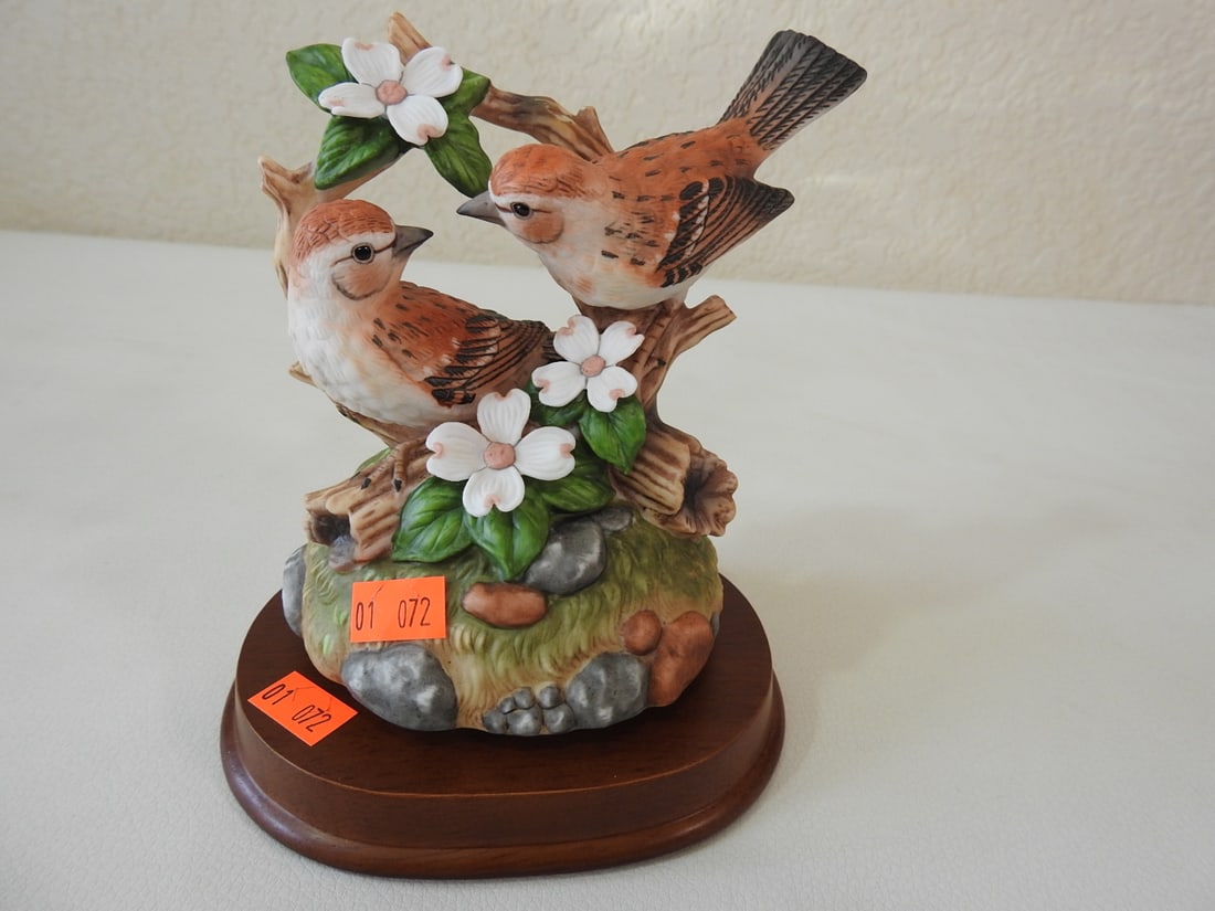 Crystal Cathedral Ministries Sparrow Music Box: Vintage porcelain sparrow music box with floral base, Crystal Cathedral Ministries 1999 Sparrows Club. Approx. 6.5 x 6 x 4 in.