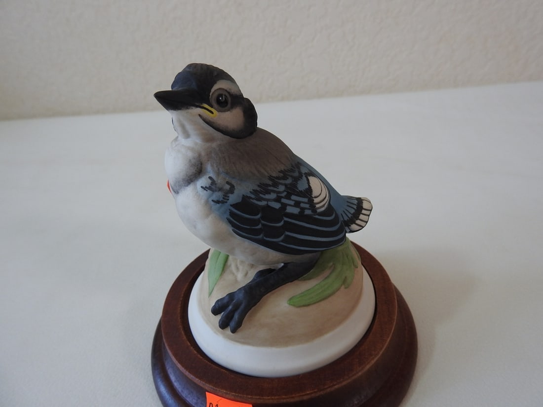 Boehm Baby Blue Jay Porcelain Bird Figurine - 2