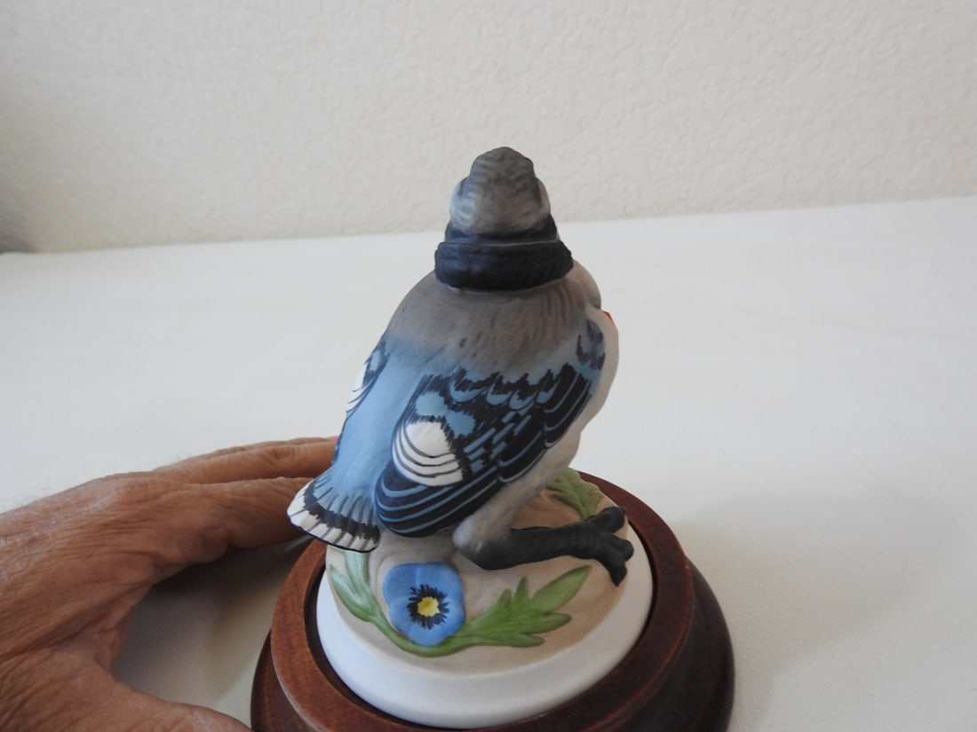 Boehm Baby Blue Jay Porcelain Bird Figurine - 3