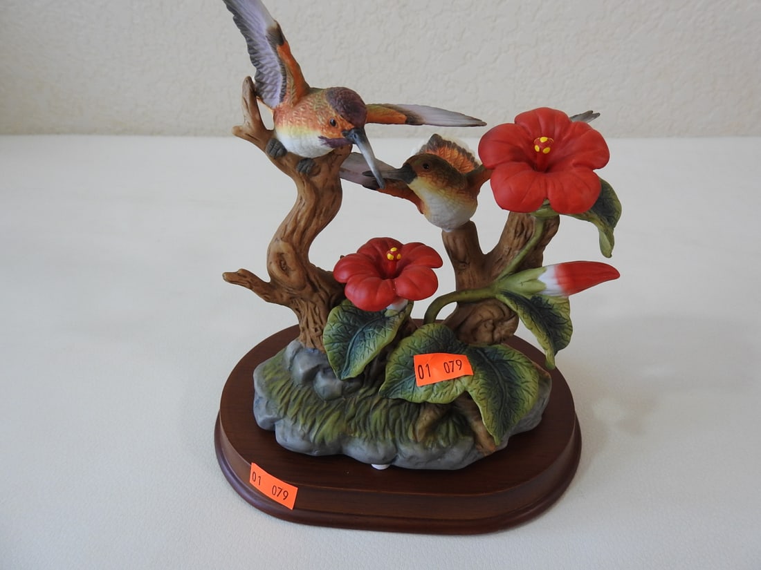 Vintage Made in China Porcelain Hummingbird Figurine: Vintage porcelain hummingbird figurine, made in China, with floral branch and wood base. Approx. 7 x 6 x 4 in.