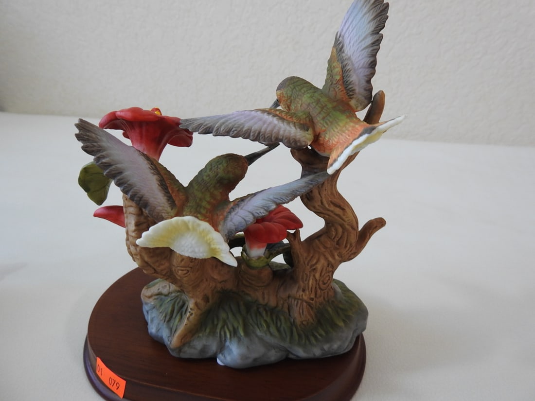 Vintage Made in China Porcelain Hummingbird Figurine - 3