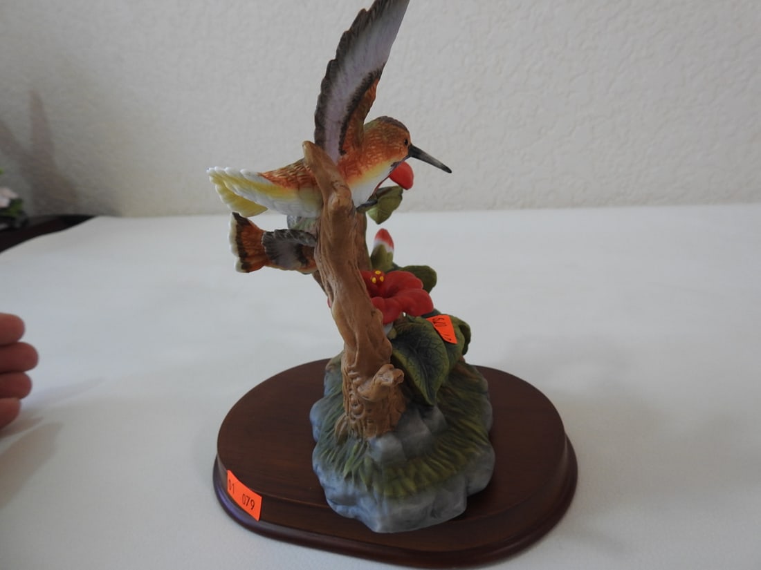 Vintage Made in China Porcelain Hummingbird Figurine - 4