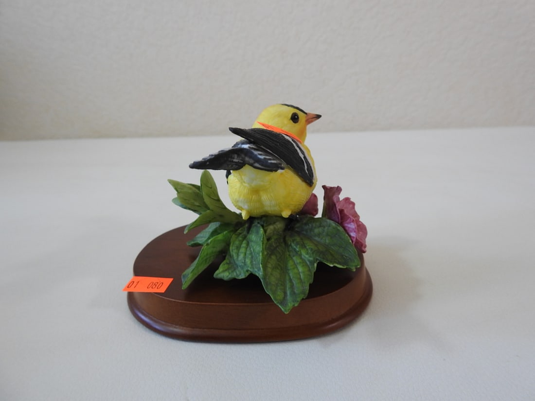 Lenox Fine Porcelain American Goldfinch Figurine - 4
